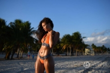 10张欧美名模沙滩自然光外景摄影原片RAW原片素材